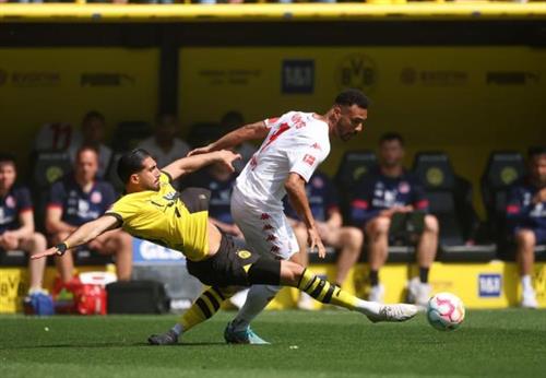 B. Dortmund contre Mayence 05