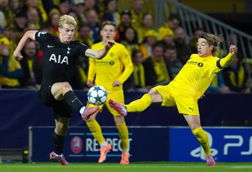 Bodo Grimmt contre Tottenham Hotspur
