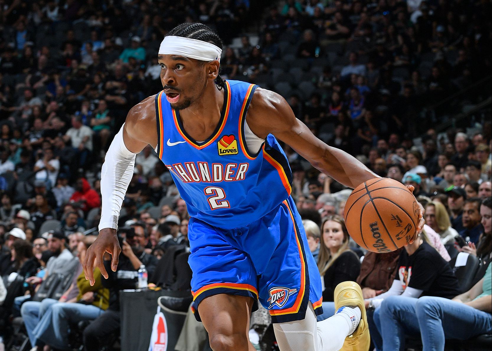 Alexander a marqué 17 points au troisième quart et le Thunder a marqué 39 points en un seul quart pour mener les Hawks avec 19 points.
