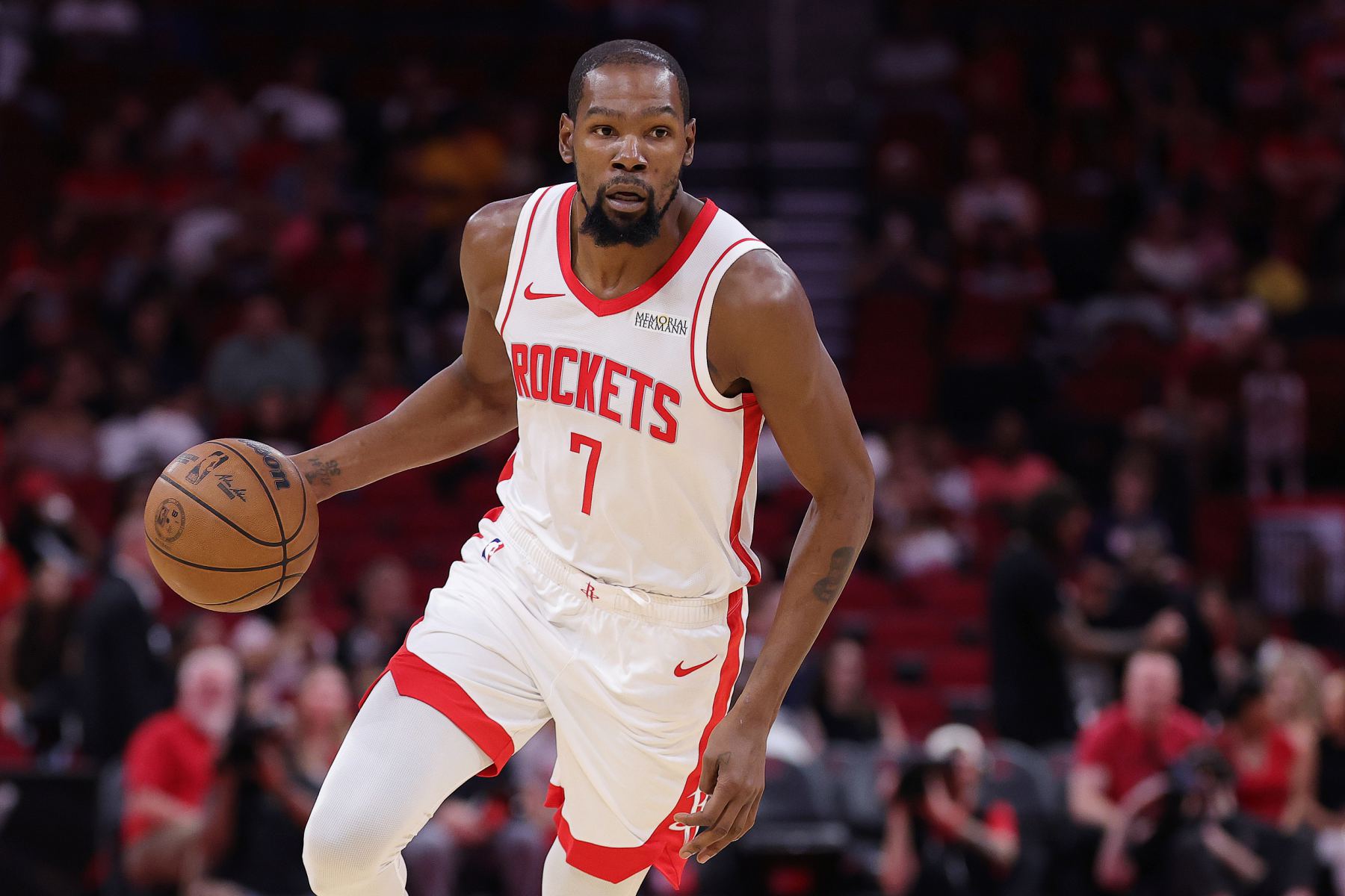 Le pourcentage de tirs de KD contre des adversaires en deux matchs était de 14,3 %, et il n'a marqué que 3 buts en 21 fois contre des adversaires.