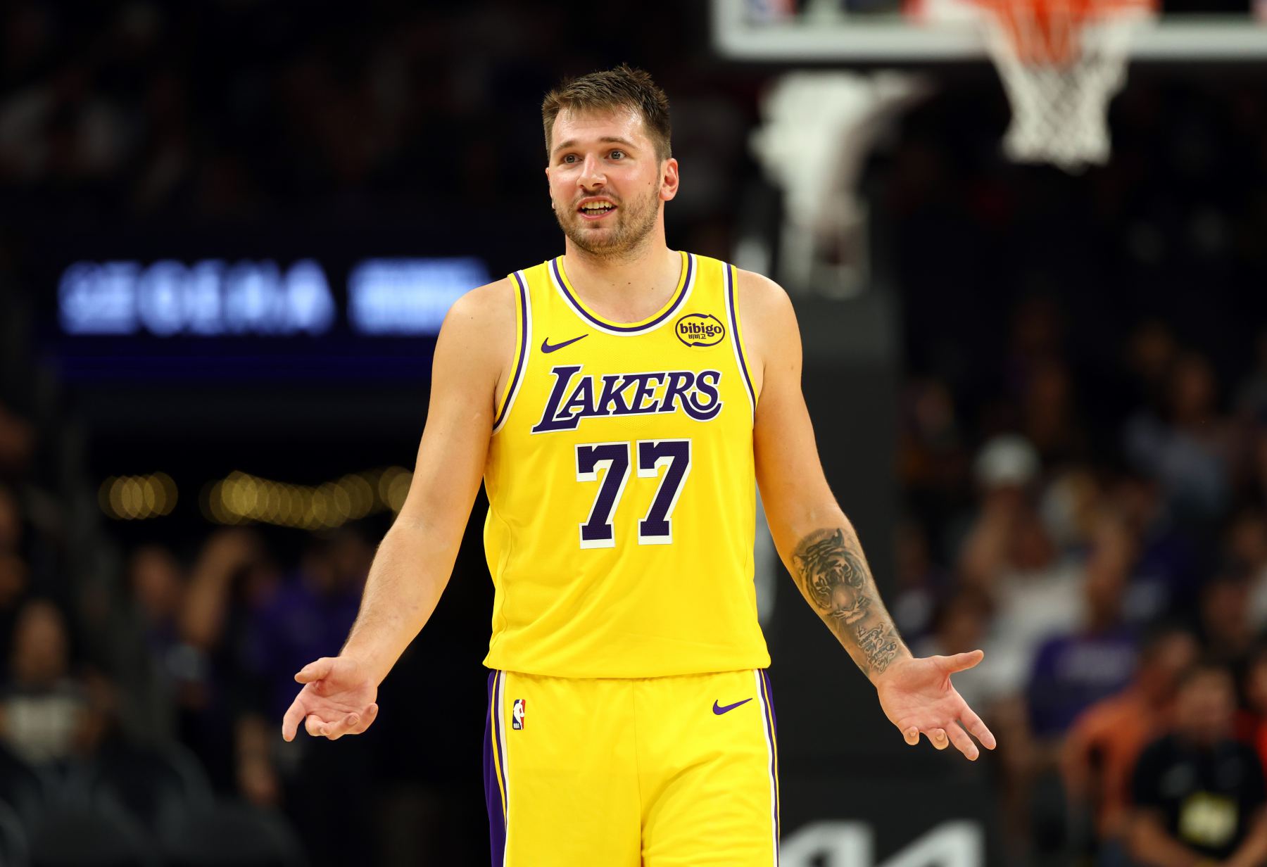 Doncic a un terrible sens du contrôle du ballon ! Redick : Au cours des deux derniers matchs, les adversaires ont envoyé des joueurs défensifs pour le marquer.