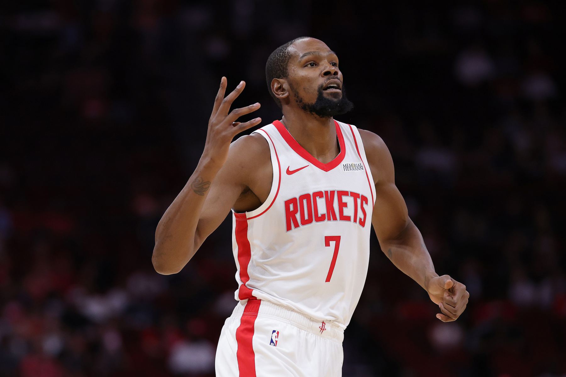 KD : Les performances exceptionnelles de James, Curry, Harden et d'autres joueurs vétérans m'ont incité à persévérer.