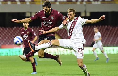 Salerne contre Turin